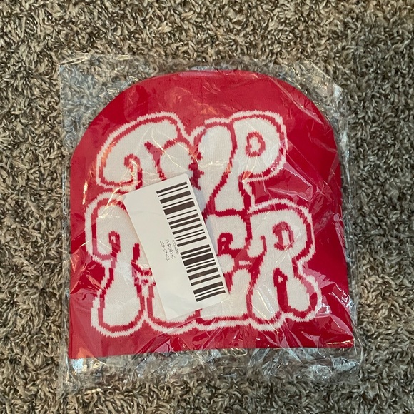 Nice red beanie - Picture 2 of 3